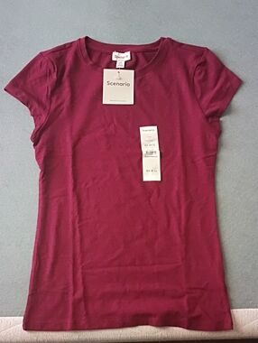 Scenario Women's Short Sleeve Crew Tee in Wine